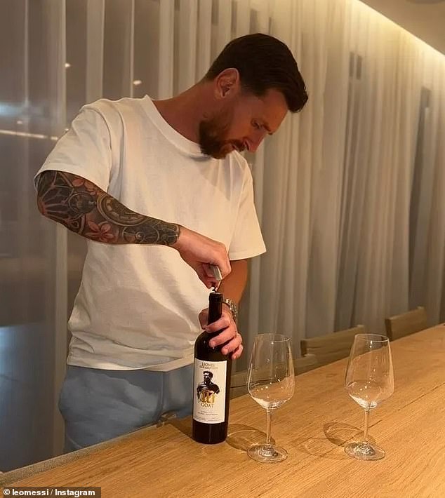 Lionel Messi odhaľuje svoj VEĽMI „čudný“ obľúbený alkoholický nápoj – Lionel Messi prezradil, že jeho obľúbeným alkoholickým nápojom je víno zmiešané so šprtom