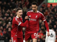 Liverpool 4:1 Barnsley: Reds predĺžili sériu bez prehry na JEDENÁSŤ zápasov, no tu je dôvod, prečo NEBUDE prekvapením, ak na Arneho Slota číhajú problémy za rohom, píše IAN LADYMAN Florian Wirtz (vľavo) a Hugo Ekitike (vpravo) sa neskoro spojili, aby pomohli Liverpoolu poraziť Barnsley