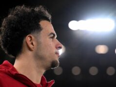 Liverpool otvoril prestupové rozhovory s Interom, no bol nútený počkať na dohodu s Nottinghamom Forest Curtis Jones z Liverpoolu