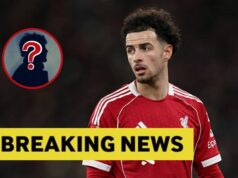 Liverpool si všíma Denzela Dumfriesa, keď Curtis Jones hovorí s Interom Miláno Liverpool si všíma Denzela Dumfriesa, keď Curtis Jones hovorí s Interom Miláno