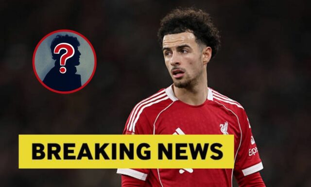 Liverpool si všíma Denzela Dumfriesa, keď Curtis Jones hovorí s Liverpool si všíma Denzela Dumfriesa, keď Curtis Jones hovorí s Interom Miláno