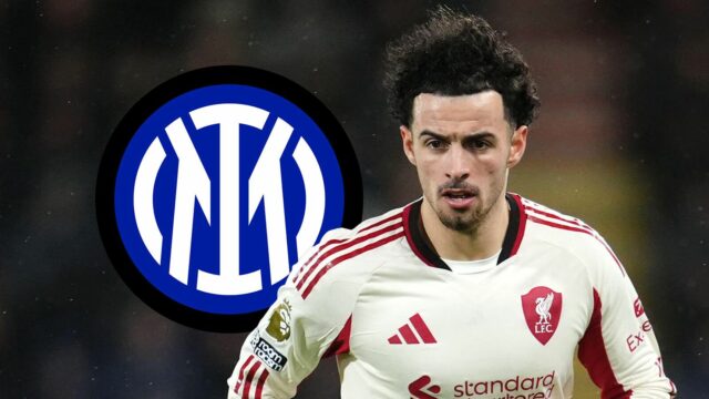 Liverpool „dosiahol rozhodnutie Jonesa“, keď „prijal ponuku“ pripojiť sa k európskym gigantom po tom, čo „požiadal o odchod“ Reds
