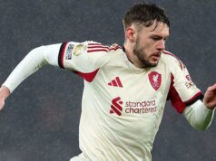 Liverpoolčan Bradley ukončil sezónu so zranením kolena Conor Bradley sa lieči, zatiaľ čo Gabriel Martinelli protestuje