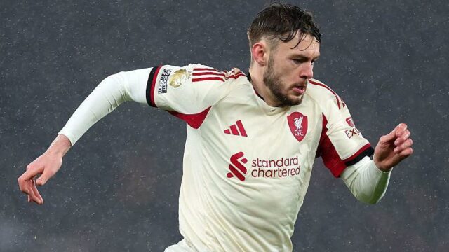 Conor Bradley sa lieči, zatiaľ čo Gabriel Martinelli protestuje