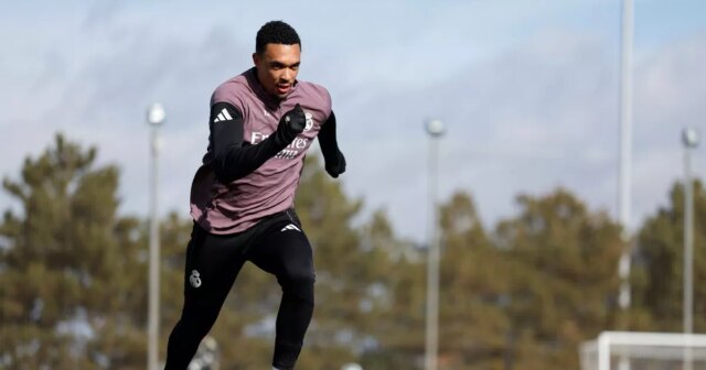 Liverpoolski rivali v Trent Alexander-Arnold 'hovorí', keď Real Madrid prestupový flop opúšťa oči
