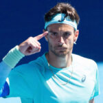 Lorenzo Musetti posiela správu neprítomným trénerom