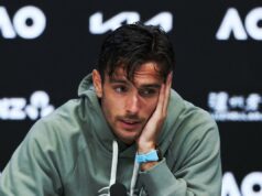 Lorenzo Musetti zničený odchodom z Australian Open: „Neexistujú žiadne slová“ Lorenzo Musetti hovorí po odchode do dôchodku proti Novakovi Djokovičovi (REUTERS)