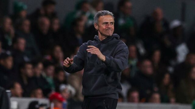 Luis Enrique trvá na tom, že futbal je „svinstvo“ po tom, čo gól Luisa Suareza na poslednú chvíľu zničil noc PSG
