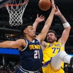 Luka Doncic má triple-double ako Lakers rally za víťazstvo v Denveri