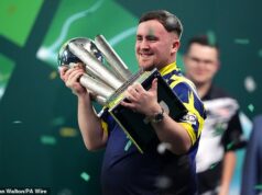 Luke Littler má výplatu 20 miliónov libier, pričom zárobky dvojnásobného majstra sveta stúpnu – niekoľko dní po tom, čo sa vykašľal na luxusné sídlo pre svojich rodičov Luke Littler uzavrel obchod v hodnote 20 miliónov libier za 10 rokov s Target Darts