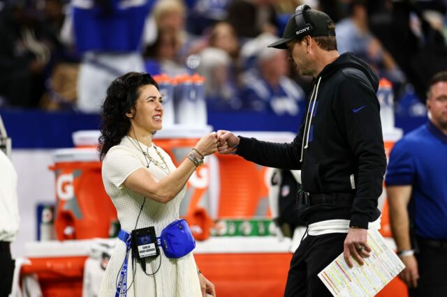 Majiteľ Colts Carlie Irsay-Gordon rieši frustráciu z udržania HC Shane logo pochodového šialenstva