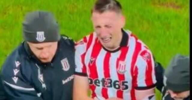 Majstrovský zápas bol zastavený, pretože hviezda dostala kyslík a na ihrisku plakala | Futbal | Šport
