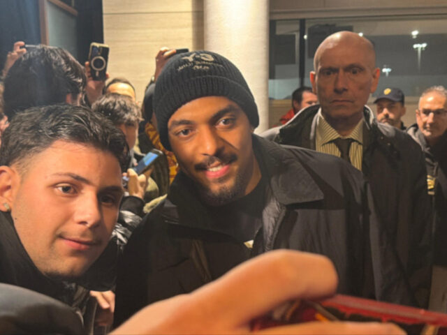 Malen prichádza do Ríma pred presunom z Aston Villy do Ríma
