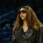 Mama Angel Reese žiari hrdosťou, keď dcéra získa spoluúlohu vo filme The Hunting Wives ako „Tréner Barbie“