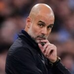 Pep Guardiola sa pozerá