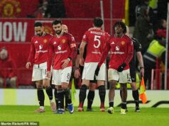 Man United prepadol bohatý futbalový zoznam a predbehli ho zatrpknutí rivali z Premier League, pričom Real Madrid zarobil v minulej sezóne viac ako 1,1 miliardy libier Manchester United sa prepadol v rebríčku najbohatších klubov svetového futbalu