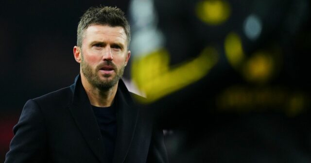 Man Utd by mohol získať neočakávaných 175 miliónov libier - Michael Carrick sa pozerá.