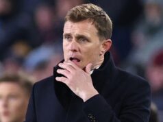 Man Utd čelí dvojitému úderu pred manchesterským derby, keďže sa črtá hlavný výsledok Darren Fletcher sa pozerá