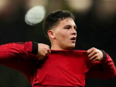 Man Utd dostal nový verdikt Shea Lacey s červenou kartou, pretože bývalý rozhodca povedal: „Uprednostňujem“ Manchester United dostal nový verdikt Shea Laceyho za červenú kartu
