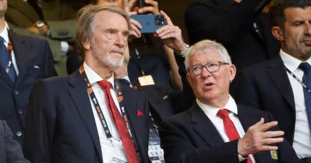 Sir Jim Ratcliffe Sir Alex Ferguson sa zúčastňuje finále Európskej ligy UEFA 2025 medzi Tottenhamom Hotspur a Manchestrom United na štadióne San Mames