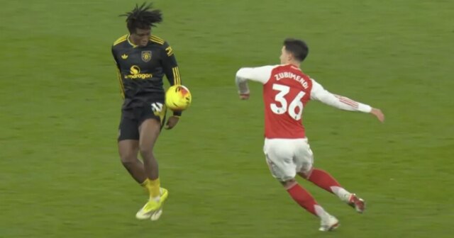 Patrick Dorgu z Manchestru United oslavuje