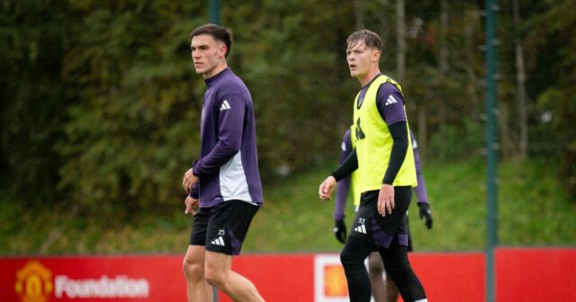 Sam Mather a Manuel Ugarte