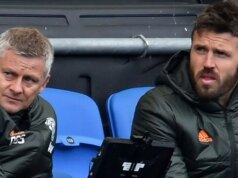 Man Utd „vylúčil návrat klubovej ikony“, pretože boj o prácu sa zmení na preteky dvoch koní Manažér Manchestru United Ole Gunnar Solskjaer s trénerom prvého tímu Michaelom Carrickom na tribúne