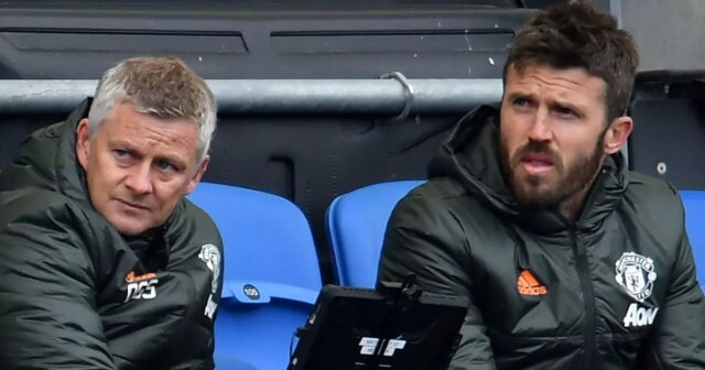 Man Utd „vylúčil návrat klubovej ikony“, pretože boj o prácu Manažér Manchestru United Ole Gunnar Solskjaer s trénerom prvého tímu Michaelom Carrickom na tribúne