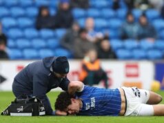 Manažér EFL kritizuje „nedostatok ochrany“ po tom, čo hviezdu previezli do nemocnice a dostali kyslík Manažér EFL kritizuje „nedostatok ochrany“ po tom, čo hviezdu previezli do nemocnice a dostali kyslík