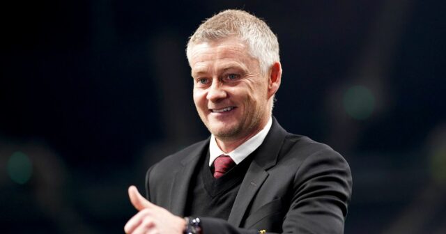 Manažér Man United ako Ole Gunnar Solskjaer prichádza k verdiktu Ole Gunnar Solskjaer ukazuje palec hore