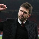 LONDÝN, ANGLICKO - 16. SEPTEMBER: Televízny moderátor Michael Carrick počas zápasu fázy MD1 Ligy majstrov UEFA 2025/26 medzi Tottenhamom Hotspur a Villarreal CF na štadióne Tottenham Hotspur 16. septembra 2025 v Londýne v Anglicku. (Foto od Crystal Pix/MB Media/Getty Images)