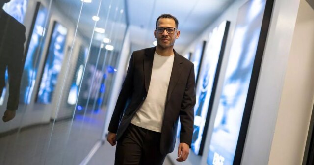 Nový hlavný tréner Chelsea Liam Rosenior na tréningovom ihrisku Chelsea 6. januára 2026 v Cobhame v Anglicku