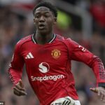 Manchester United sa chystá znovu otvoriť rozhovory s Kobbie Mainoo o novej zmluve