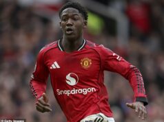 Manchester United je pripravený začať rozhovory s Kobbie Mainoo o novej zmluve – Red Devils sa snažia upevniť svoje možnosti v strede poľa odchodom Casemira Manchester United sa chystá znovu otvoriť rozhovory s Kobbie Mainoo o novej zmluve