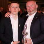 Manchester United má jedinečný zákaz pre syna Wayna Rooneyho, Kaia