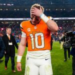 Základný rozohrávač Denver Broncos Bo Nix utrpel v sobotu zlomeninu pravého členka