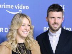 Manželka Michaela Carricka bola pristihnutá pri röntgenovom vyčíňaní Roya Keana po kritike Man Utd Lisa Roughead a Michael Carrick sa zúčastňujú svetovej premiéry nového dokumentu Amazon Prime Video