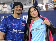 Manželka Packersa QB Jordana Lovea odpálila „rozvesené“ televízne siete za to, že prehrávala hrozné zranenia Jordan Love pózuje na fotografii so svojou terajšou manželkou Ronikou Stone v San Diegu