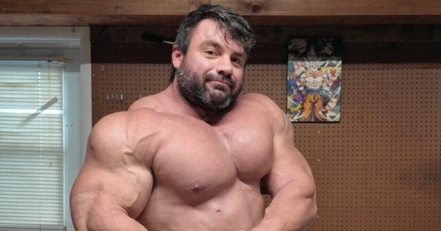 Manželka vzdáva srdcervúcu poctu po tragickej smrti šampióna v kulturistike Kulturista Jason Lowe ohýba svoj obrovský biceps