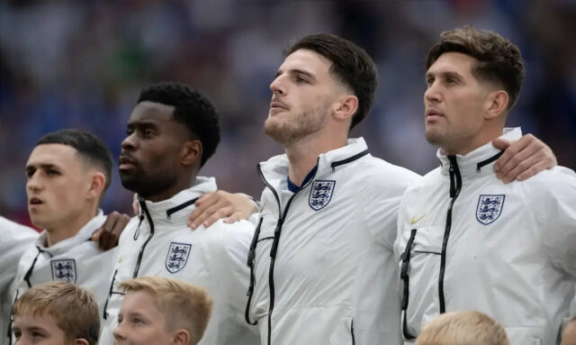 Marc Guehi chváli duo Manchestru City vrátane defenzívnej hviezdy vnímanej Download app from appStore