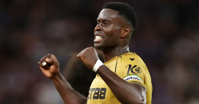 Obranca Crystal Palace Marc Guehi prichádza pred zápasom