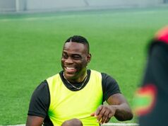 Mario Balotelli sa znovu objavuje… cez Maledivy! Bývalý útočník Man City a Liverpoolu Wildcard odmieta odísť do dôchodku, keďže uskutočnil 14. prestup vo veku 35 rokov Mario Balotelli oslávil svoj nadchádzajúci prestup tento týždeň výletom na Maledivy