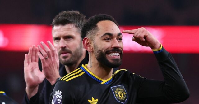 Matheus Cunha odhaľuje štvorslovný odkaz Michaela Carricka pred víťazstvom Arsenalu Úder Matheusa Cunhu spôsobil, že Man Utd porazil Arsenal