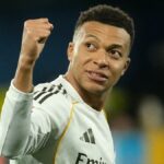 Mbappe ortéza pomáha Realu Madrid poskočiť Barcelonu dočasne na vrchol La Ligy