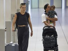 Medové týždne sa skončili: syn Sam Kerr ukradne show, keď ona a Kristie Mewis opúšťajú Perth po ich svadbe s hviezdami Sam Kerr sa podelila o nežné chvíle so synom Jaggerom, keď s manželkou Kristie Mewis odleteli z Perthu po svadbe na Silvestra.