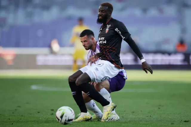 Metz nadviazal kontakt, aby podpísal Tiémoué Bakayoko ako voľného hráča
