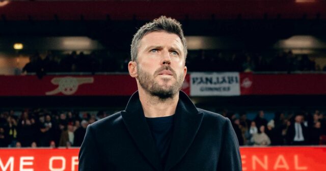 LONDÝN, ANGLICKO - 25. JANUÁRA: Hlavný tréner Michael Carrick z Manchestru United odchádza pred zápasom Premier League medzi Arsenalom a Manchestrom United na Emirates Stadium 25. januára 2026 v Londýne v Anglicku. (Foto: Zohaib Alam - MUFC/Manchester United cez Getty Images)