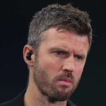 LONDÝN, ANGLICKO - 16. SEPTEMBER: Vedec televízie Amazon Prime Michael Carrick počas fázy MD1 zápasu Ligy majstrov UEFA 2025/26 medzi Tottenhamom Hotspur a Villarreal CF na štadióne Tottenham Hotspur 16. septembra 2025 v Londýne v Anglicku. (Foto: James Gill – Danehouse/Getty Images)