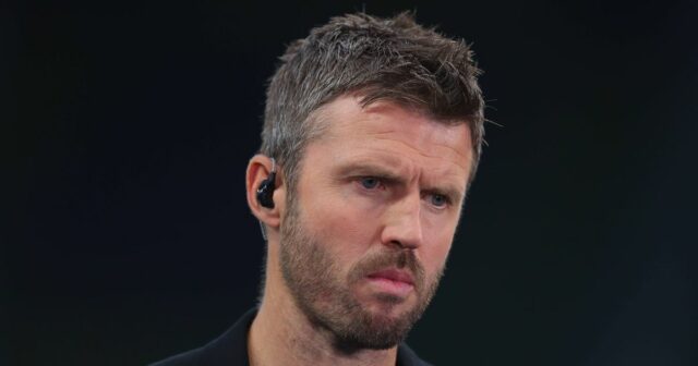 LONDÝN, ANGLICKO - 16. SEPTEMBER: Vedec televízie Amazon Prime Michael Carrick počas fázy MD1 zápasu Ligy majstrov UEFA 2025/26 medzi Tottenhamom Hotspur a Villarreal CF na štadióne Tottenham Hotspur 16. septembra 2025 v Londýne v Anglicku. (Foto: James Gill – Danehouse/Getty Images)