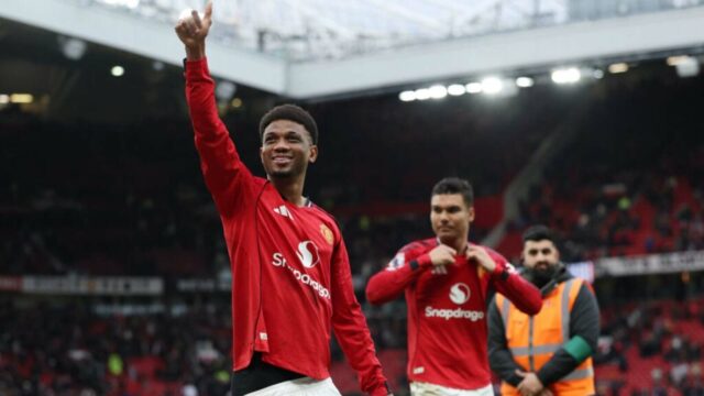 Michael Carrick naznačuje, že iba jeden hráč Man Utd sa zhodoval s Amadovým displejom v porovnaní s Man City
